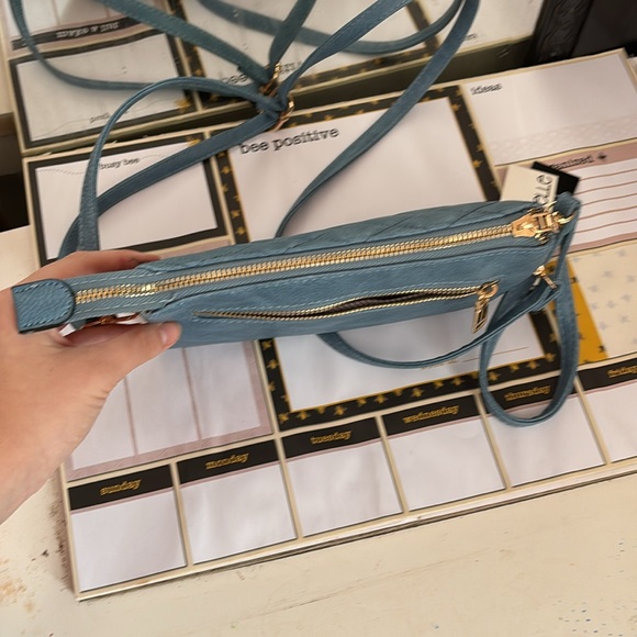 IsabellePETA approved vegan carry on purse - Picture 5 of 5